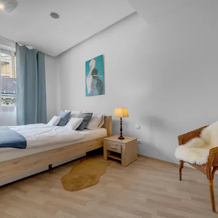 Revon Art-deco Laurinska Apartman *